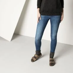 Birkenstock Arizona Soft Footbed Leather Narrow Sandal - Women's -Vans Outlet Shoes Store TOBOILLEA D7 1